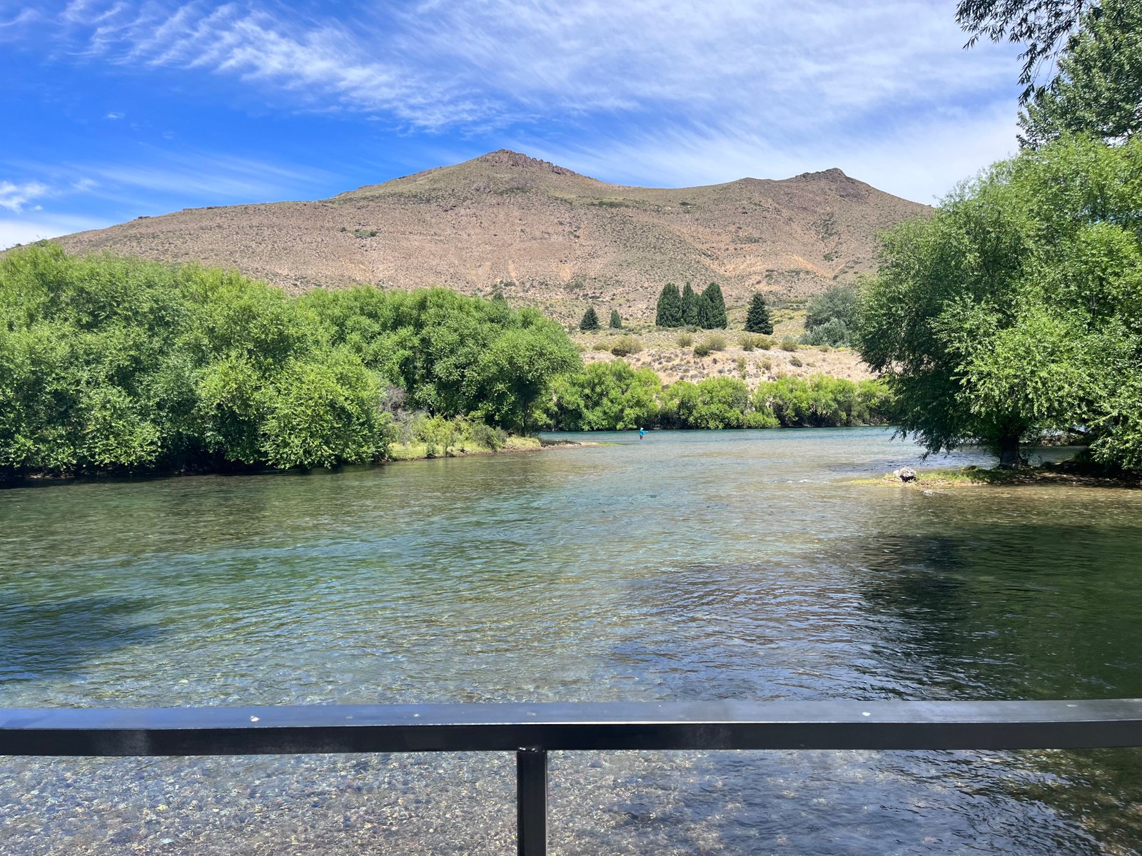 Dormis en Villa Llanquín – Con quincho equipado, parrilla, fogón, asador y disco